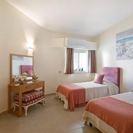 Nicola * Vale do Lobo